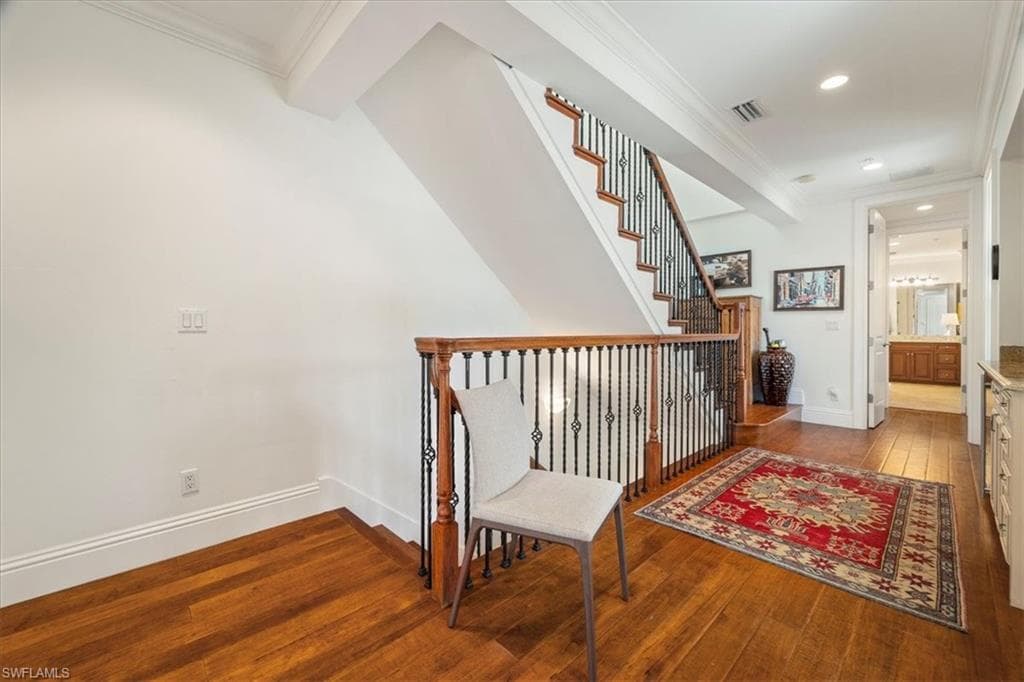 215 5th St S, Naples, FL 34102-22