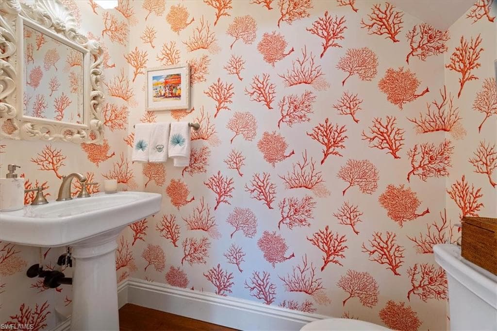 215 5th St S, Naples, FL 34102-25