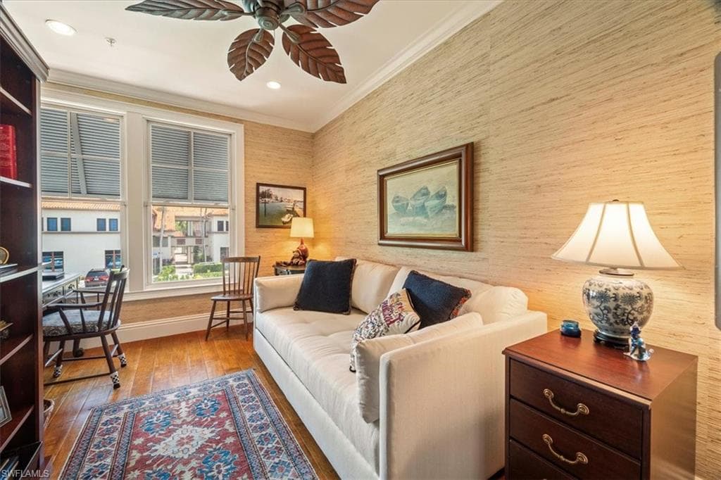 215 5th St S, Naples, FL 34102-29