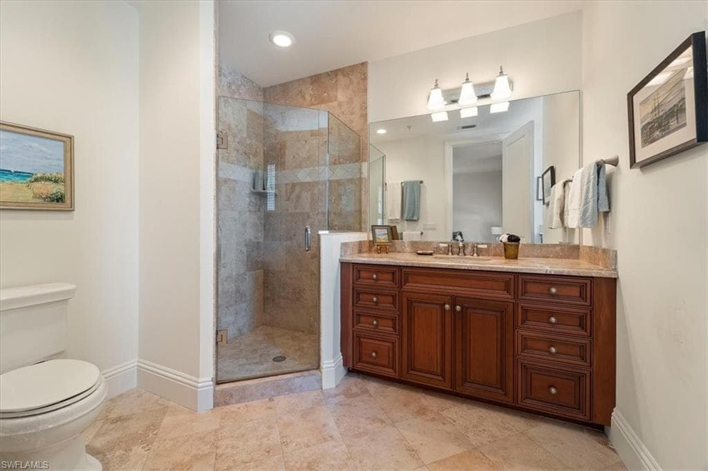 215 5th St S, Naples, FL 34102-31