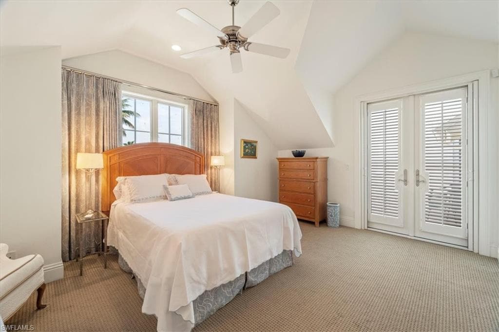 215 5th St S, Naples, FL 34102-32