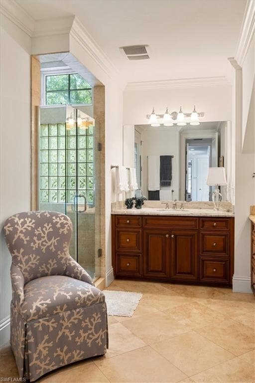 215 5th St S, Naples, FL 34102-35