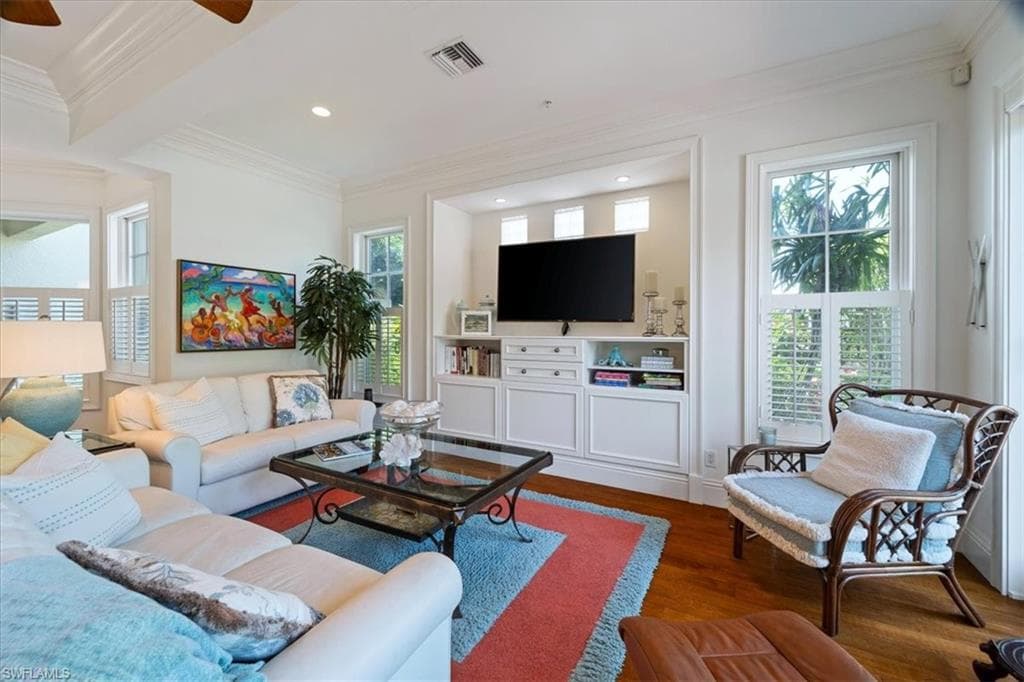 215 5th St S, Naples, FL 34102-2