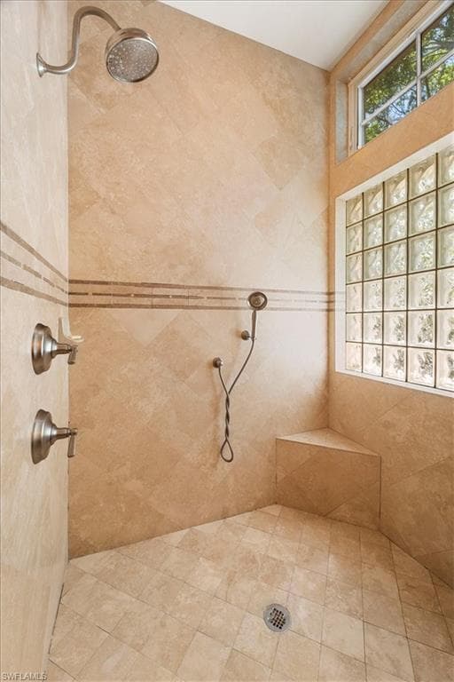 215 5th St S, Naples, FL 34102-39