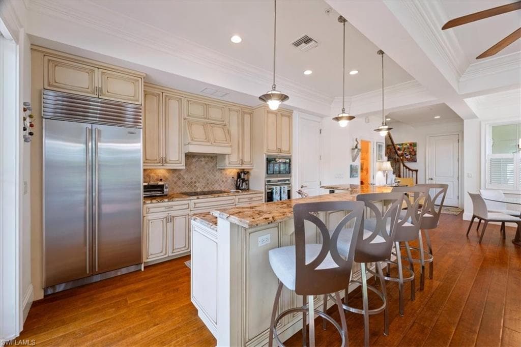 215 5th St S, Naples, FL 34102-5