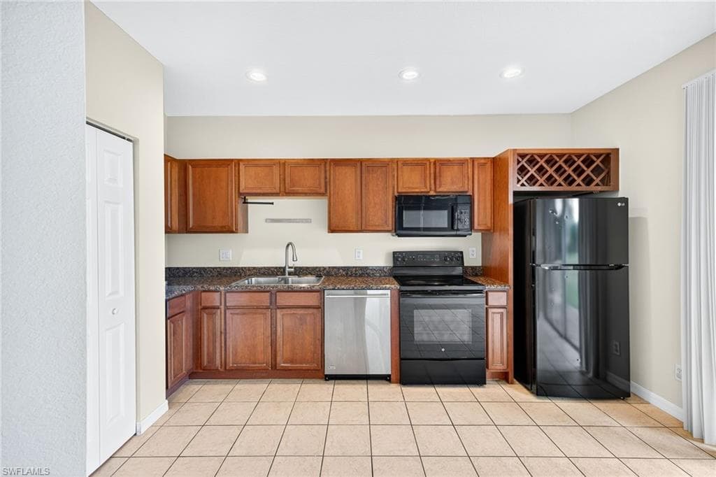 9774 Roundstone Cir, Fort Myers, FL 33967-8