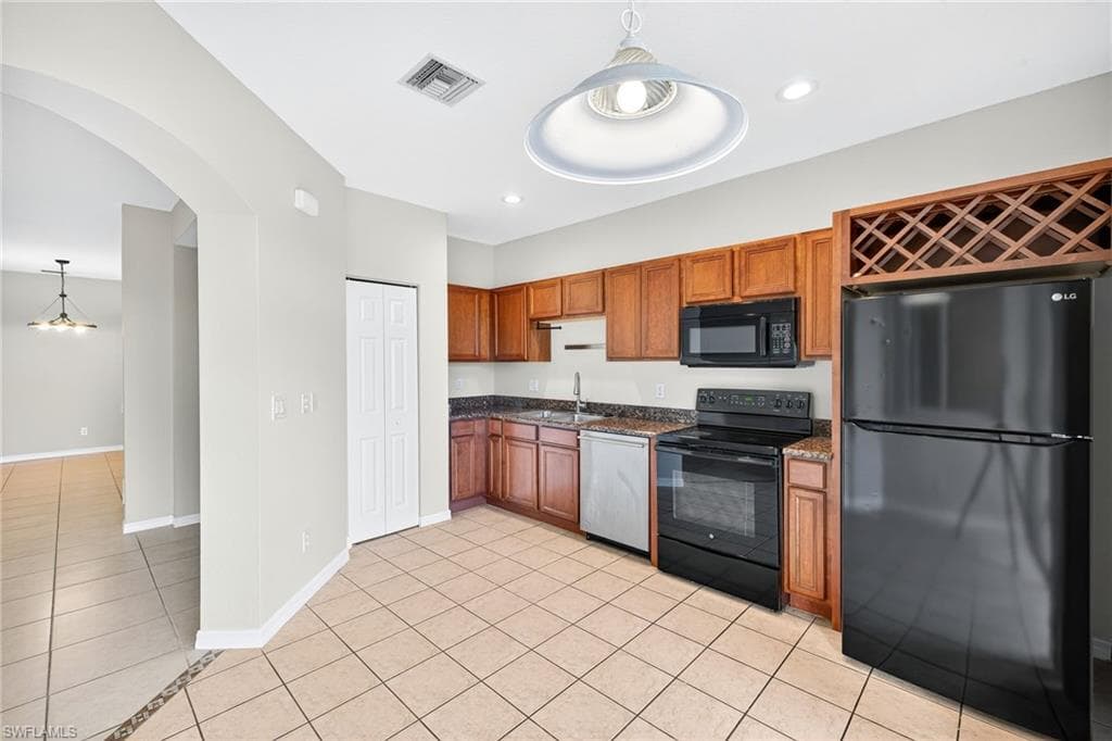 9774 Roundstone Cir, Fort Myers, FL 33967-9