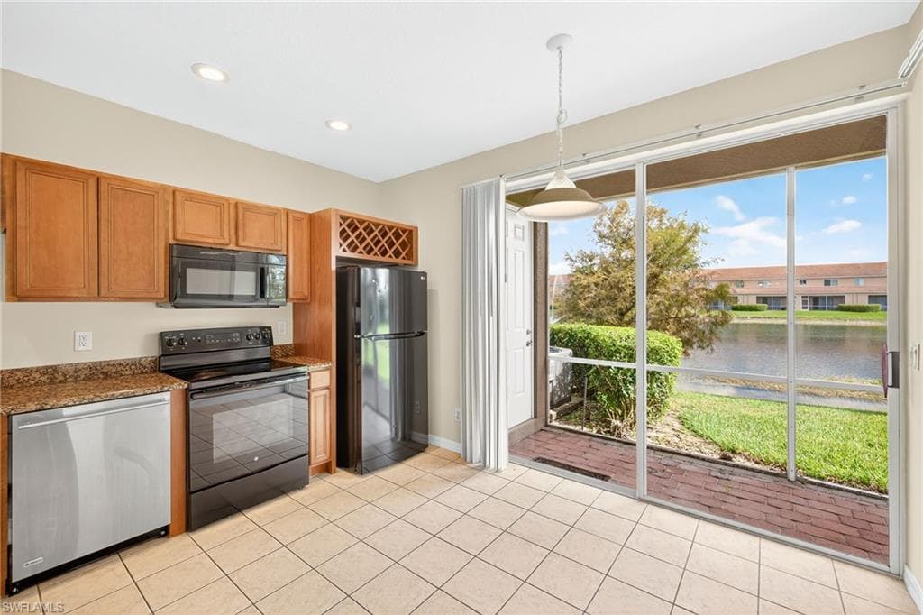 9774 Roundstone Cir, Fort Myers, FL 33967-10