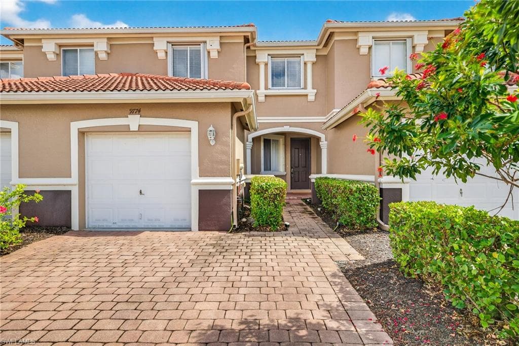9774 Roundstone Cir, Fort Myers, FL 33967-1