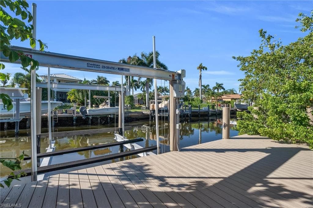 1410 Curlew Ave, Naples, FL 34102-21