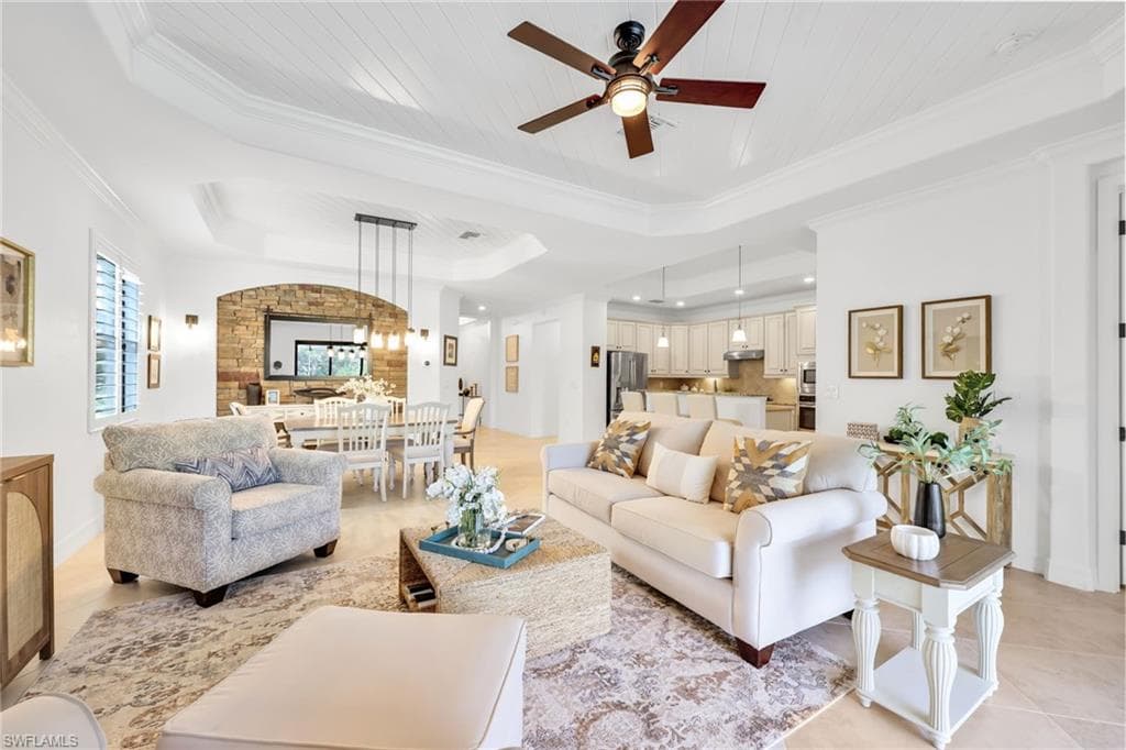 2834 Aviamar Cir, Naples, FL 34114-11