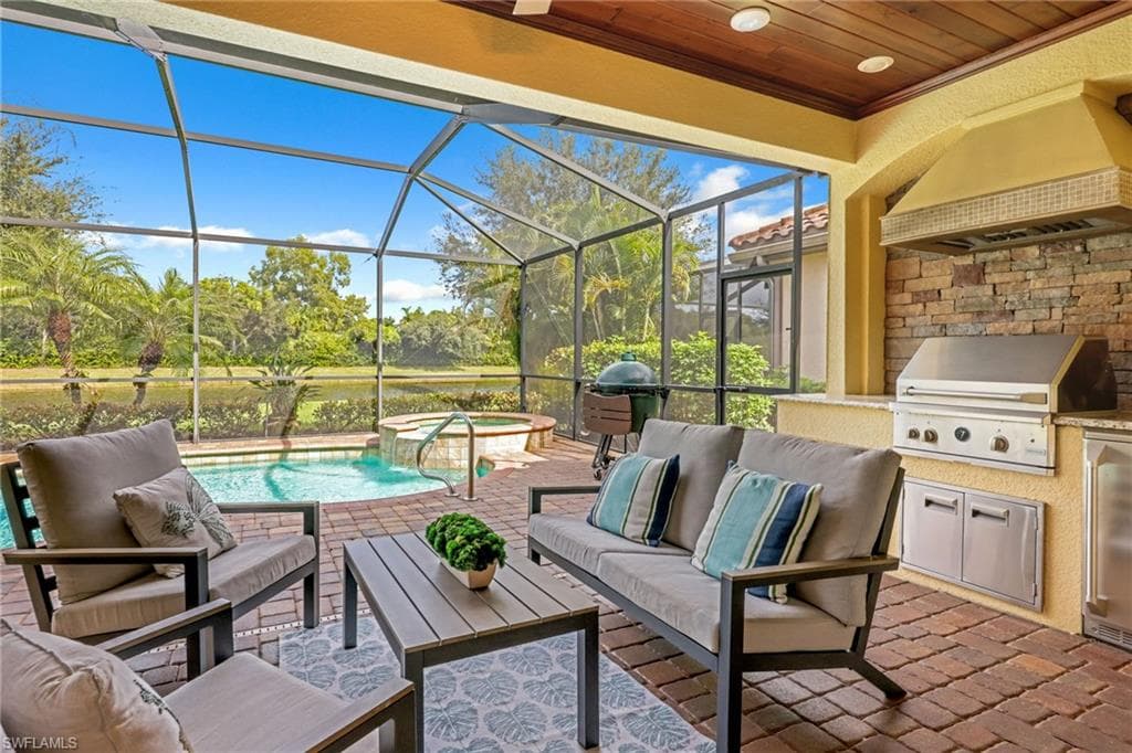 2834 Aviamar Cir, Naples, FL 34114-14