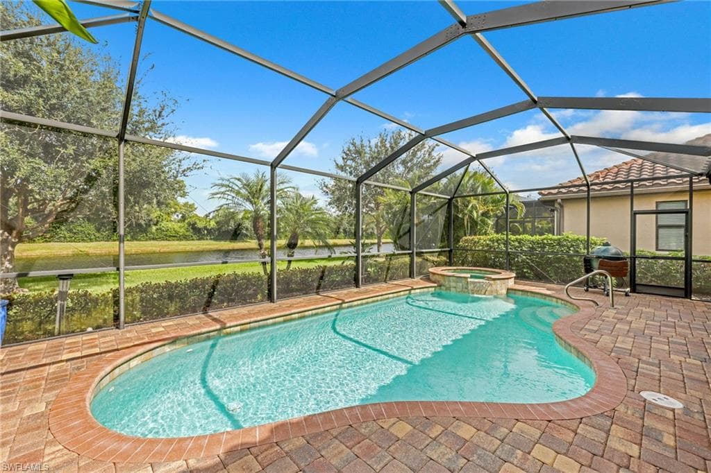 2834 Aviamar Cir, Naples, FL 34114-17