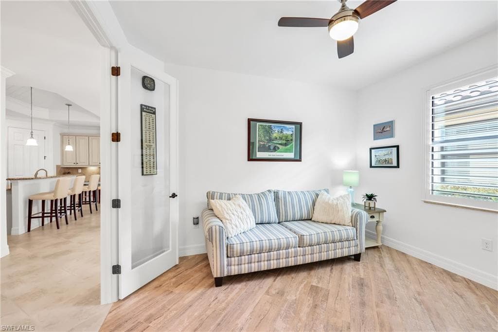 2834 Aviamar Cir, Naples, FL 34114-25