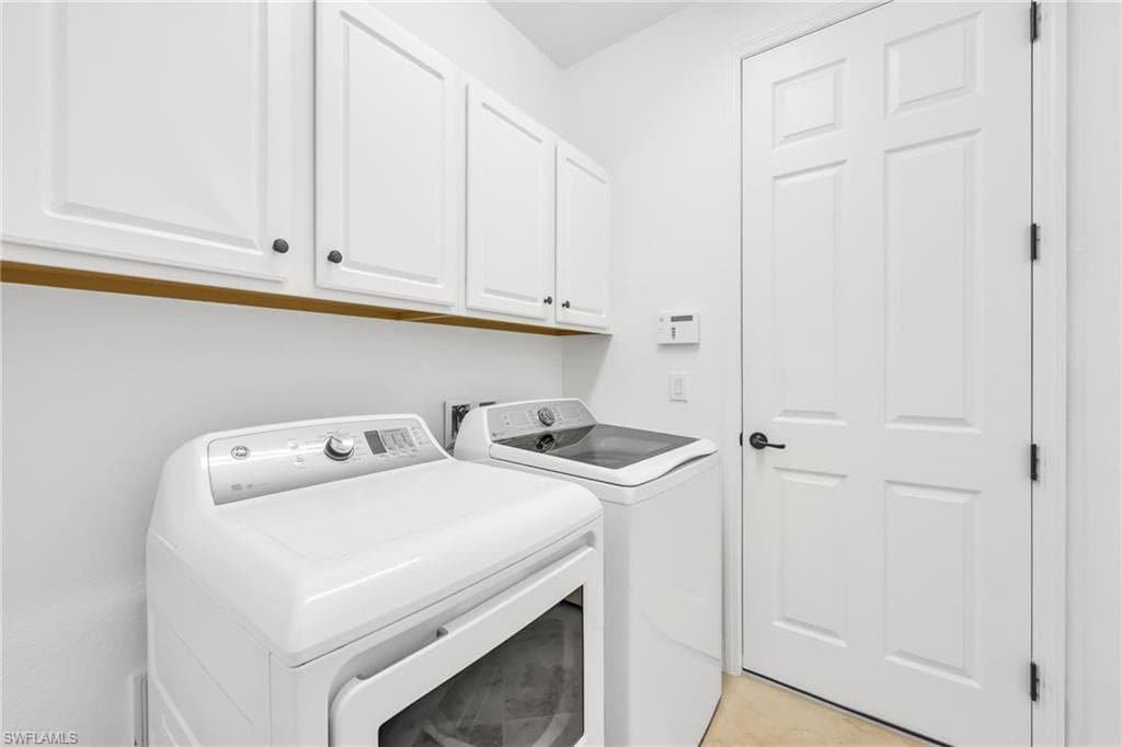 2834 Aviamar Cir, Naples, FL 34114-35