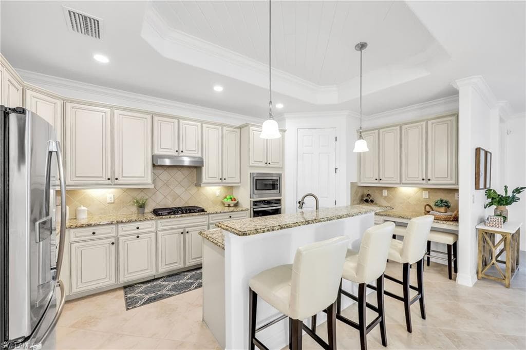 2834 Aviamar Cir, Naples, FL 34114-5