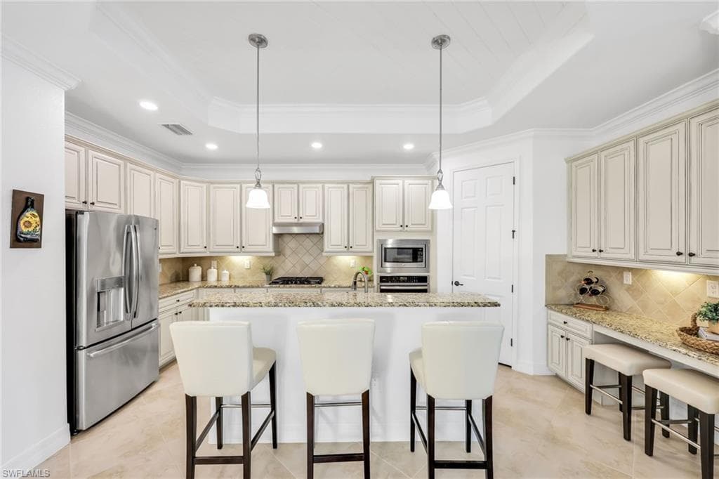 2834 Aviamar Cir, Naples, FL 34114-6