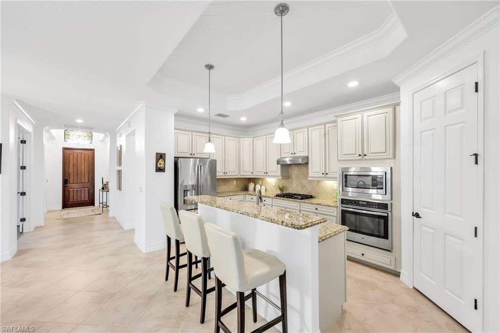 2834 Aviamar Cir, Naples, FL 34114-7