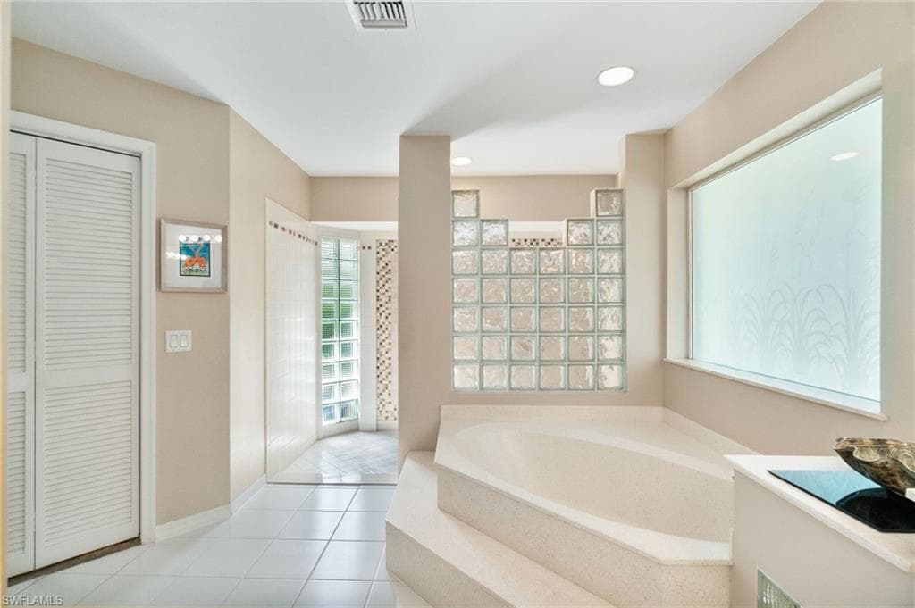 9895 El Greco Cir, Bonita Springs, FL 34135-31