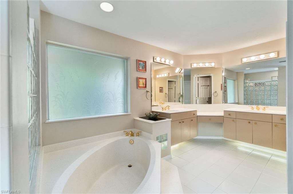 9895 El Greco Cir, Bonita Springs, FL 34135-33