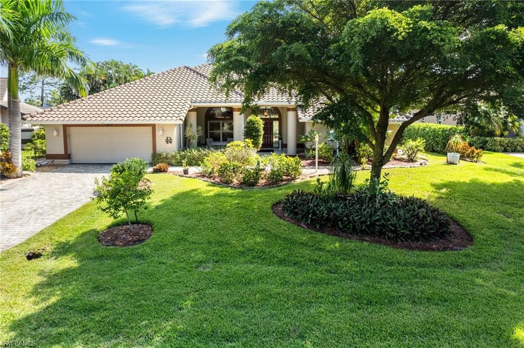 9895 El Greco Cir, Bonita Springs, FL 34135-3