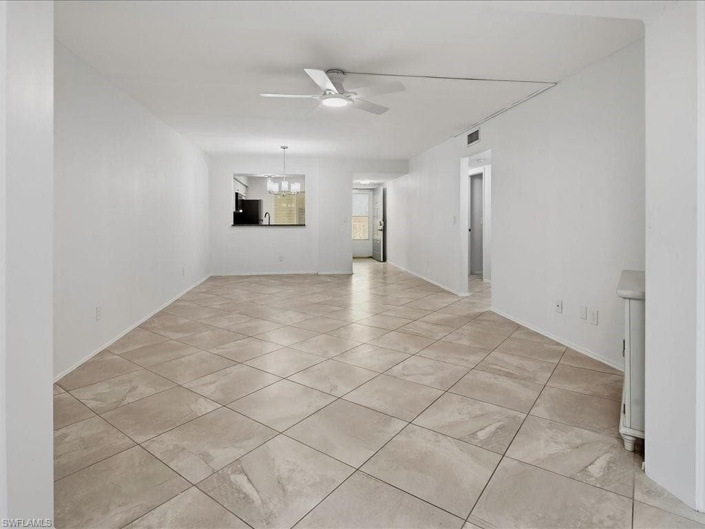 1001 Foxfire Ln 204, Naples, FL 34104-8