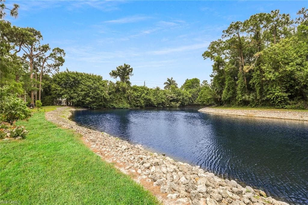 1001 Foxfire Ln 204, Naples, FL 34104-10