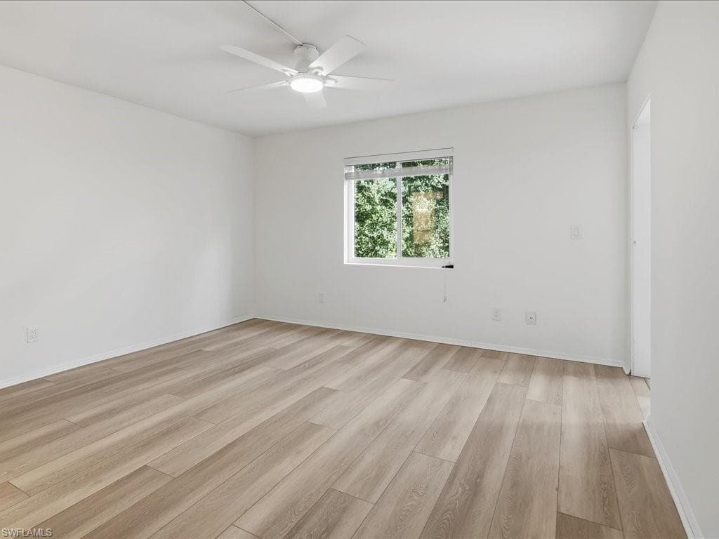 1001 Foxfire Ln 204, Naples, FL 34104-11