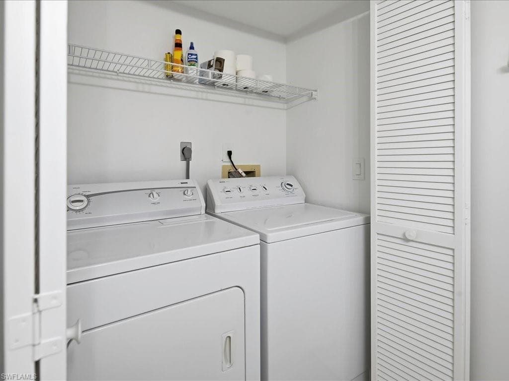 1001 Foxfire Ln 204, Naples, FL 34104-17