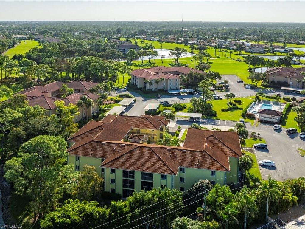 1001 Foxfire Ln 204, Naples, FL 34104-25