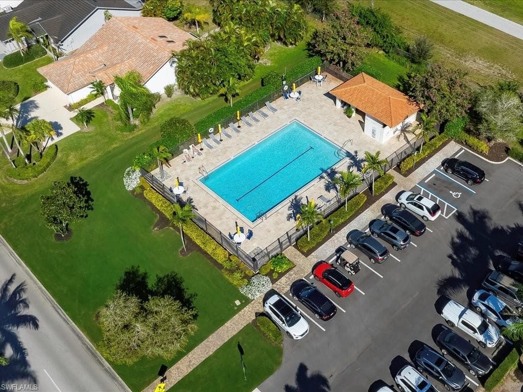 1001 Foxfire Ln 204, Naples, FL 34104-30