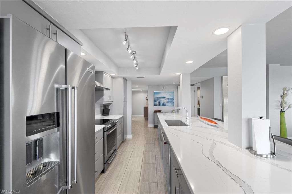 15 Bluebill Ave 1105, Naples, FL 34108-13