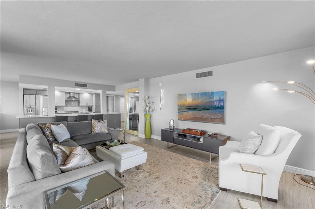 15 Bluebill Ave 1105, Naples, FL 34108-22