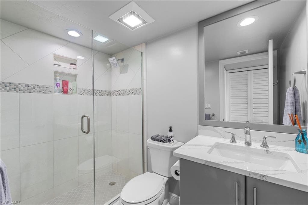 15 Bluebill Ave 1105, Naples, FL 34108-32