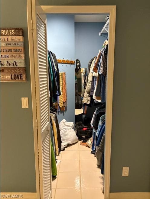 1025 Moon Lake Dr, Naples, FL 34104-21