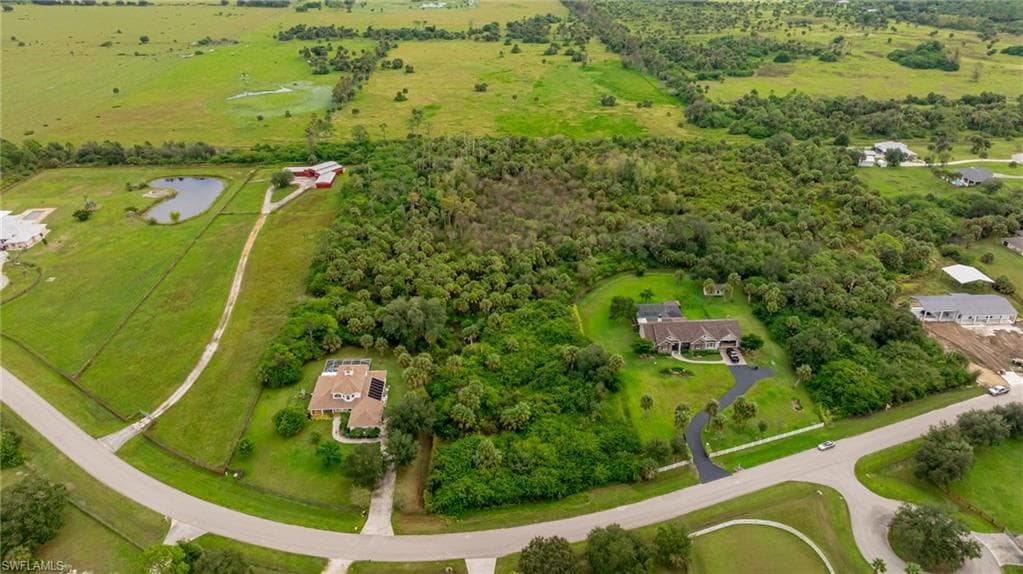 18500 River Estates Ln, Alva, FL 33920-8