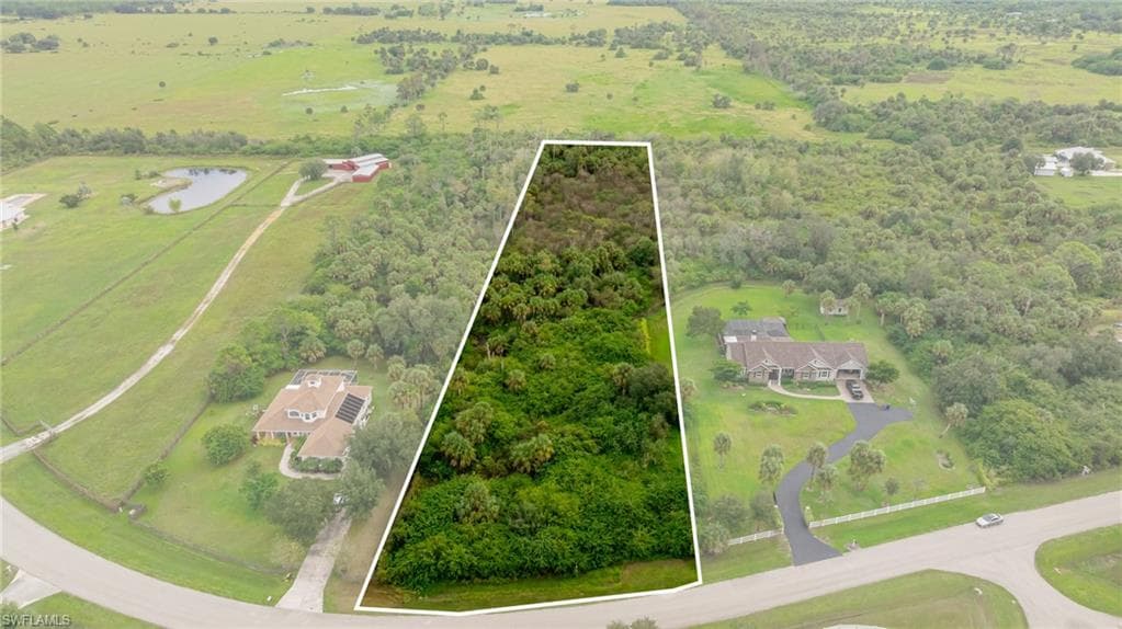 18500 River Estates Ln, Alva, FL 33920-3