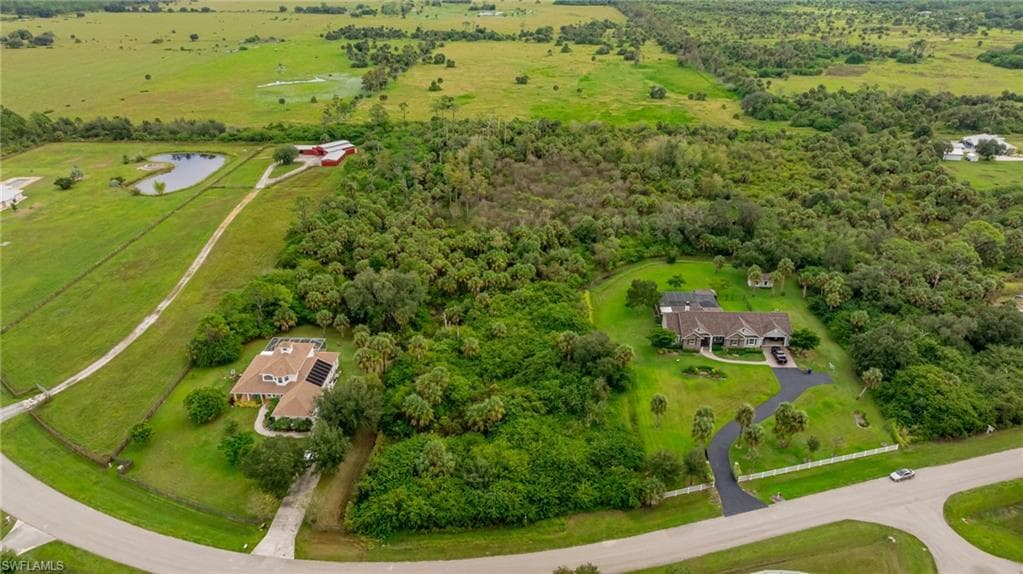 18500 River Estates Ln, Alva, FL 33920-4