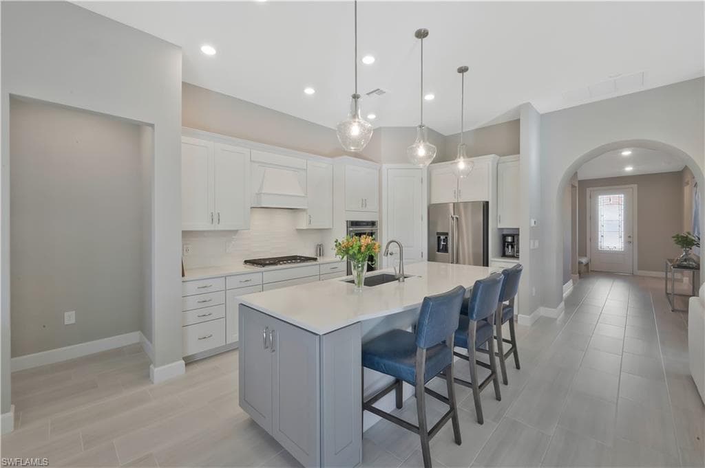 9815 Everglades Dr, Naples, FL 34120-10