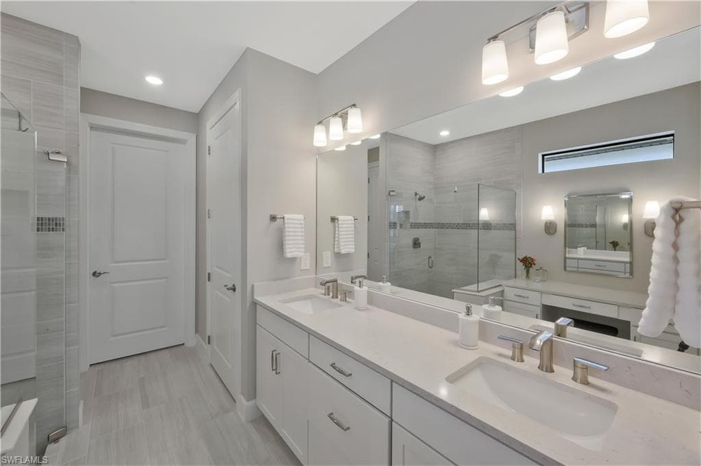 9815 Everglades Dr, Naples, FL 34120-17