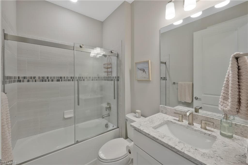 9815 Everglades Dr, Naples, FL 34120-21