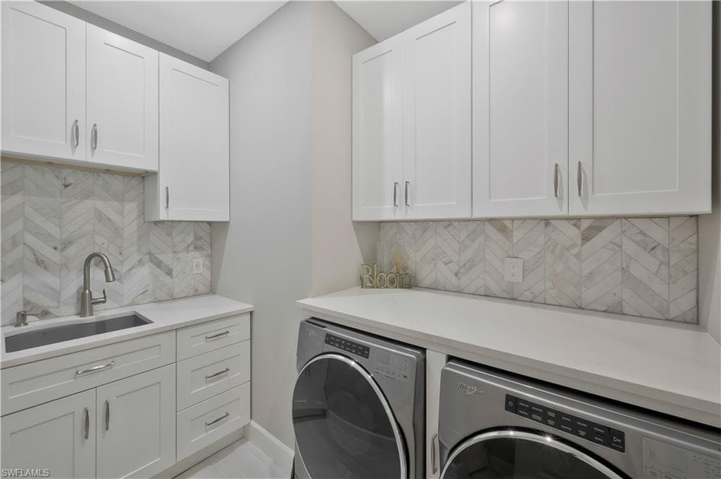 9815 Everglades Dr, Naples, FL 34120-23