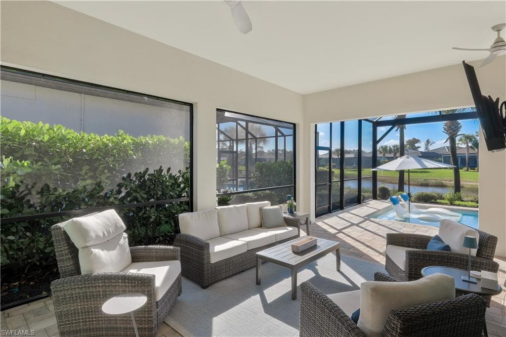 9815 Everglades Dr, Naples, FL 34120-24