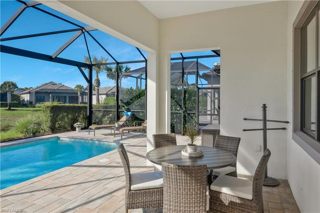 9815 Everglades Dr, Naples, FL 34120-26