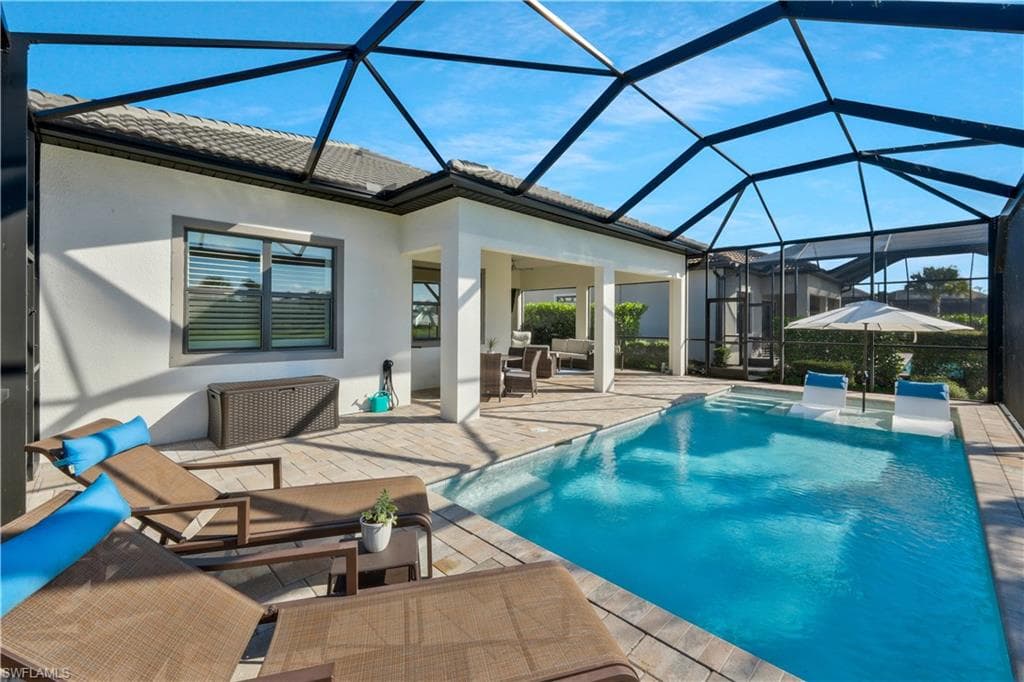 9815 Everglades Dr, Naples, FL 34120-29