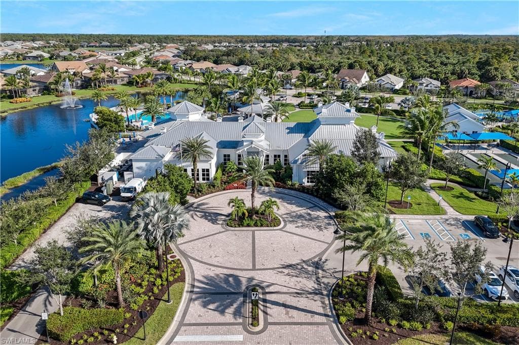 9815 Everglades Dr, Naples, FL 34120-37