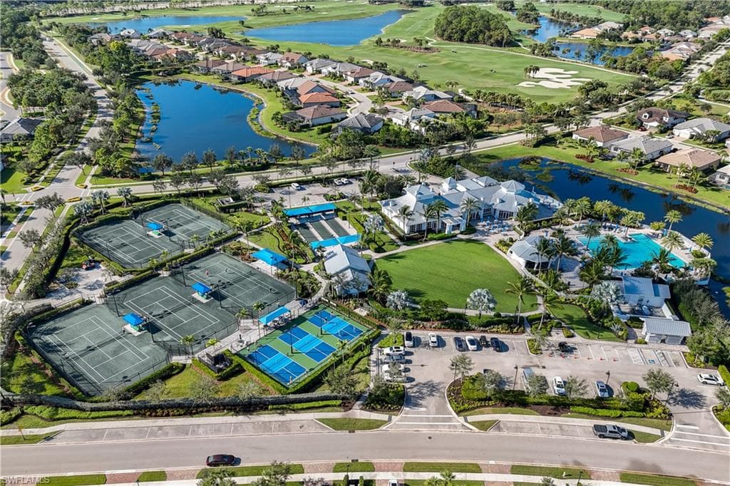 9815 Everglades Dr, Naples, FL 34120-39