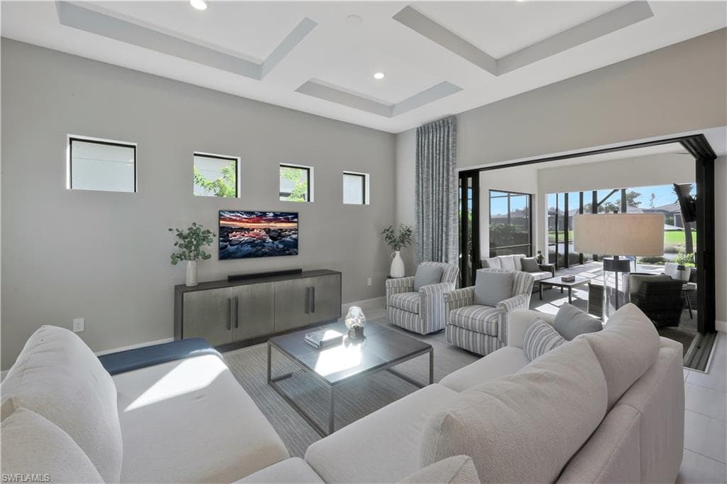 9815 Everglades Dr, Naples, FL 34120-6