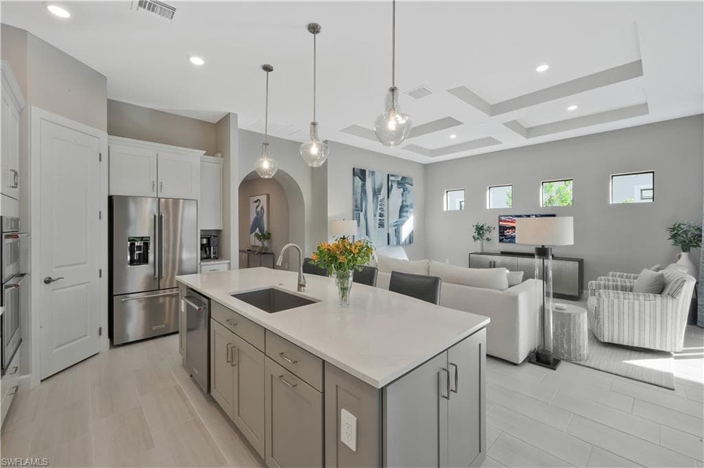 9815 Everglades Dr, Naples, FL 34120-7