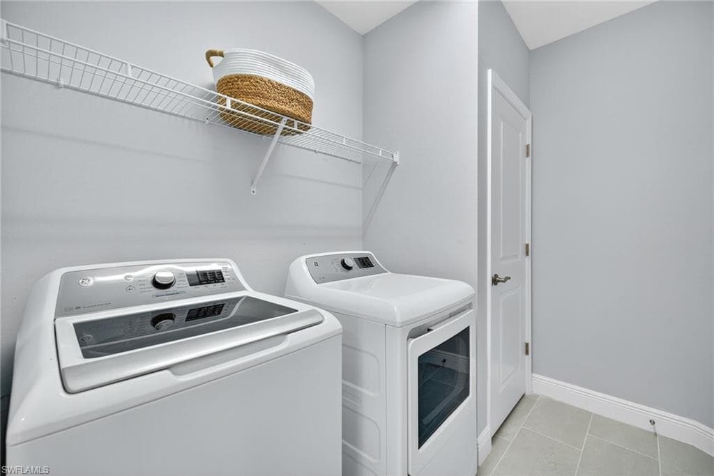 2554 Seychelles Dr 904, Naples, FL 34112-24